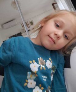 Foto di Margaux, bambina sostenuta da Rise Together Foundation